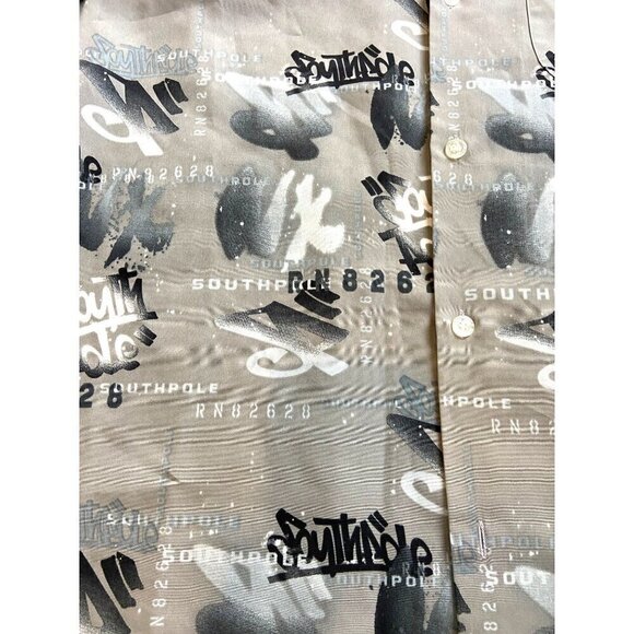Southpole Men's Graphic Print Button-Up Shirt Size L Grey & Black Pattern - Picture 2 of 6